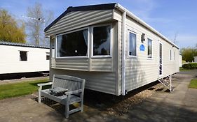 Cedar Lake 15 At Southview Leisure Park